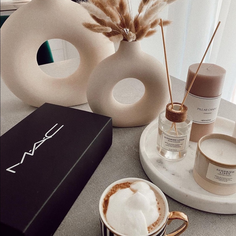 H&M Ceramic circular Vase - Picture 14 of 14